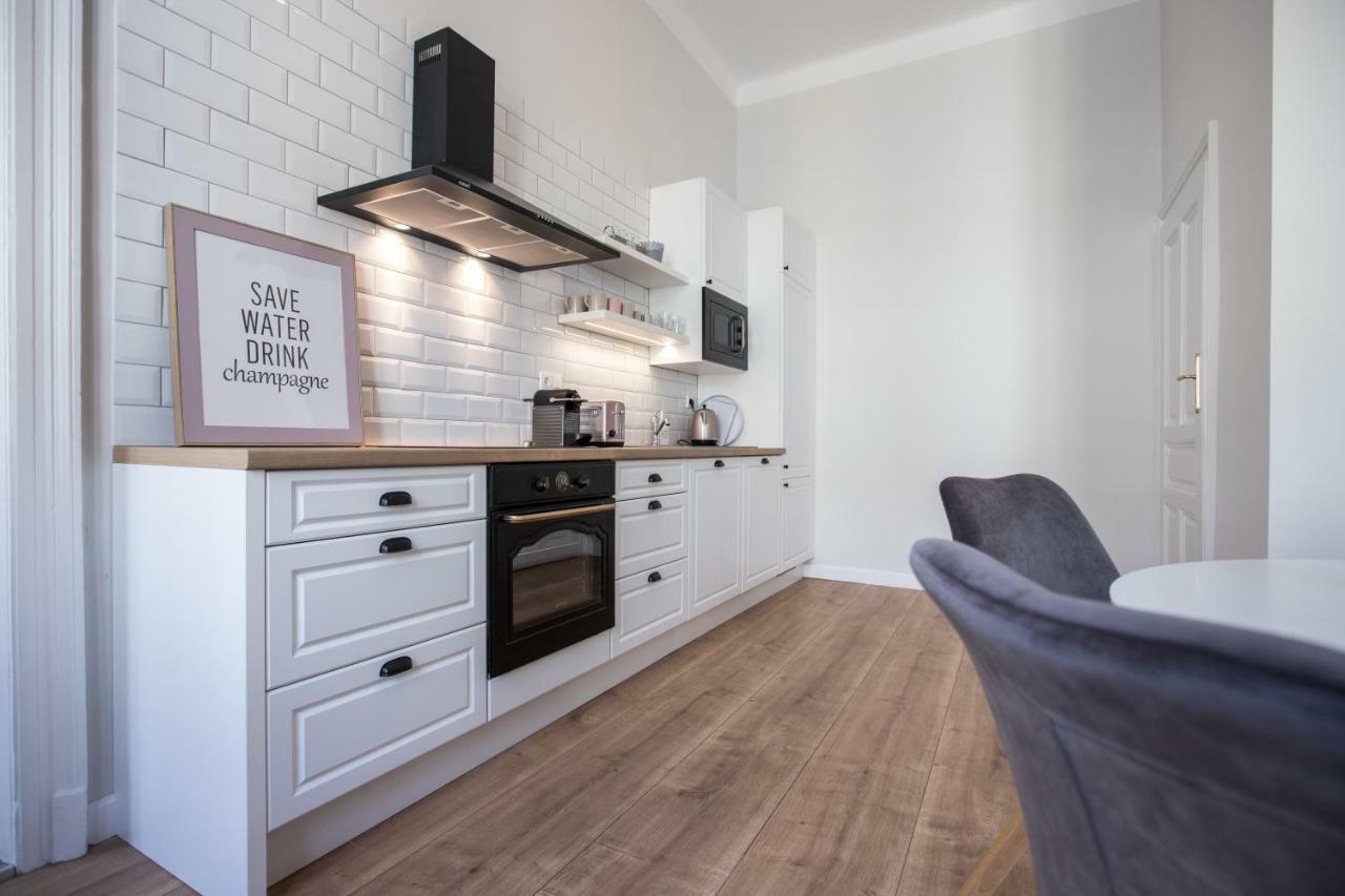 El Gusto Homes Town Шопрон Экстерьер фото