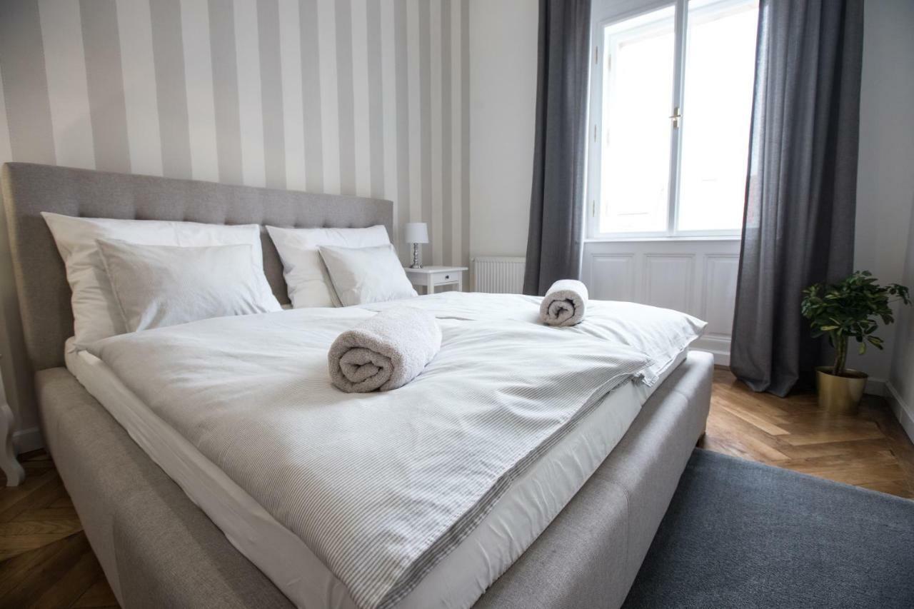 El Gusto Homes Town Шопрон Экстерьер фото